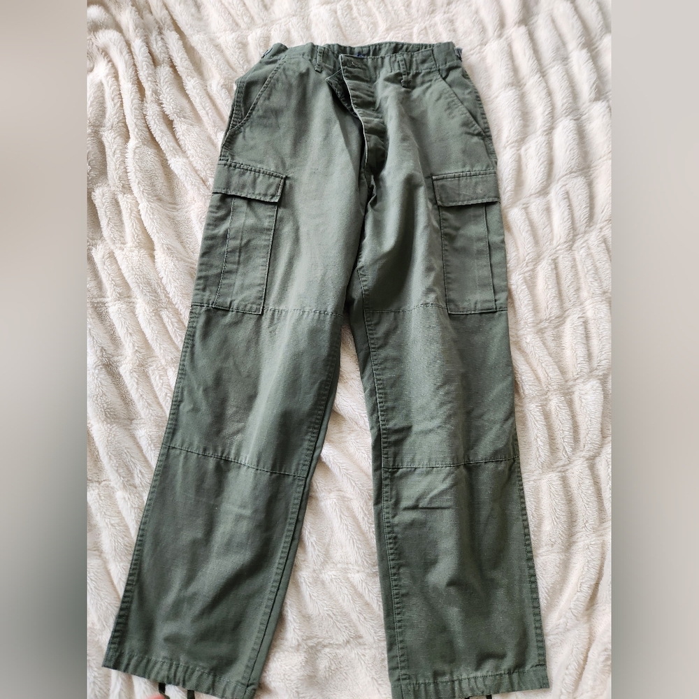 Mens pants tactical proper size medium has stains see photos green